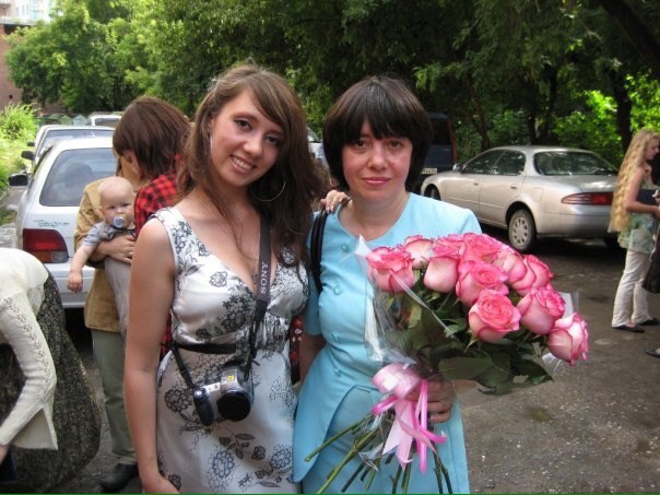 Наталья Швецова (на фото с дочерью, справа) тяжело заболела после лечения в клинике Наталья Швецова (на фото с дочерью, справа) тяжело заболела после лечения в клинике