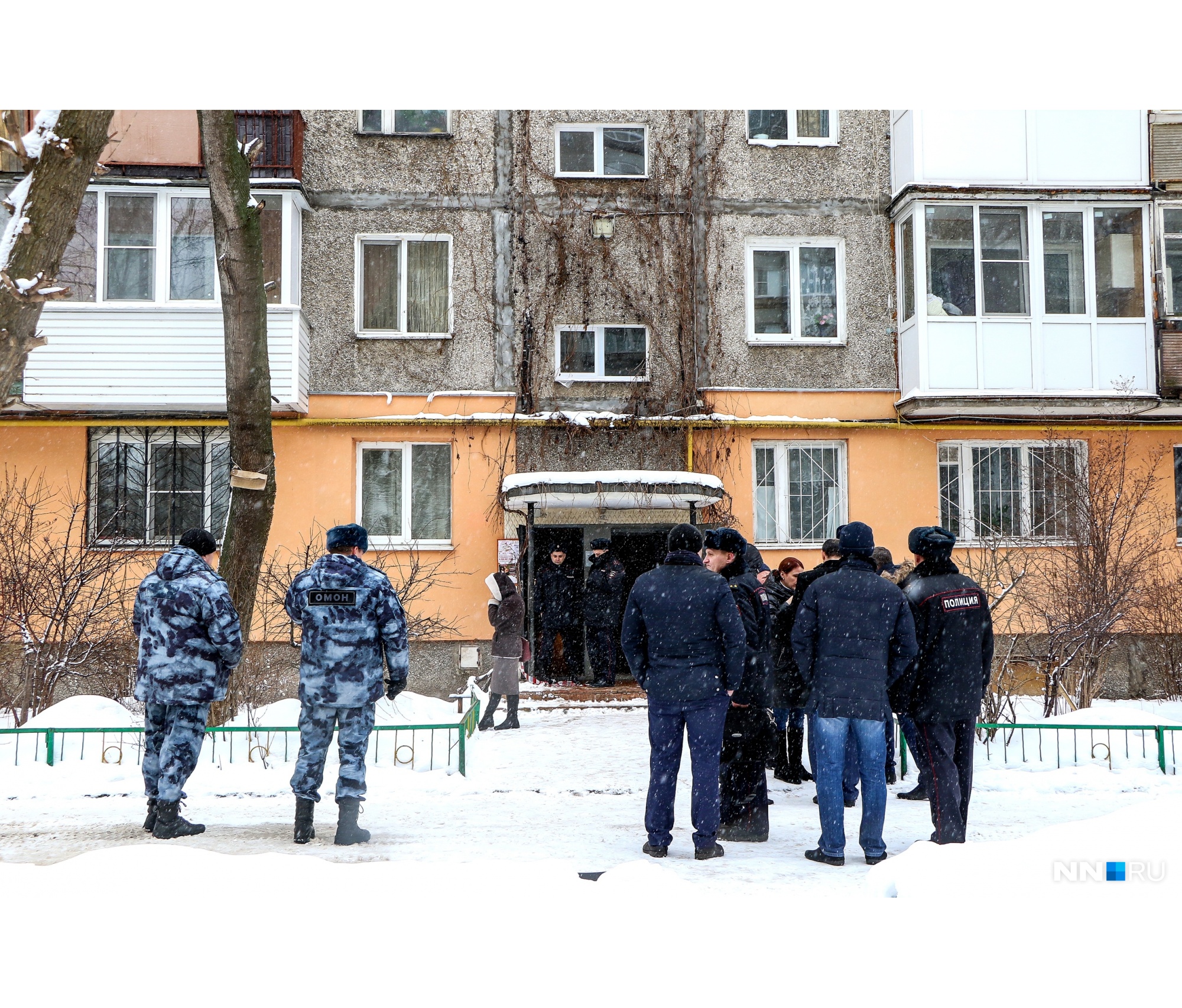 В полиции уточнили, что при задержании подозреваемый сопротивления не оказывал. Никакого схрона оружия у него дома не было<br> В полиции уточнили, что при задержании подозреваемый сопротивления не оказывал. Никакого схрона оружия у него дома не было<br>