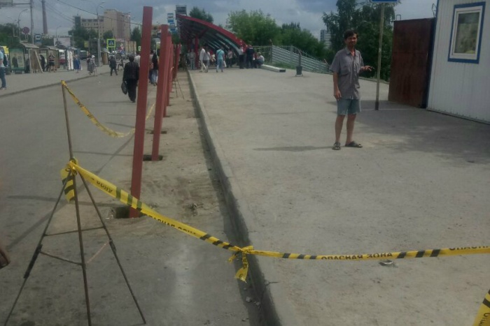 Ограждение на остановке «Речной вокзал» Ограждение на остановке «Речной вокзал»