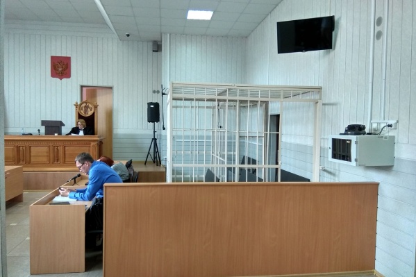 Чтение приговора после обеденного перерыва продолжается без подсудимого Чтение приговора после обеденного перерыва продолжается без подсудимого
