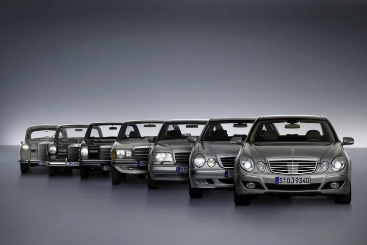 Mercedes-Benz заслуживает места на заглавном снимке, потому что история автомобиля начинается с его прародителей 