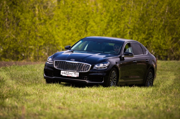 Это как бы мерседесовский S-класс (или BMW 7 серии), но для тех, у кого нет лишних 4–5 миллионов рублей Это как бы мерседесовский S-класс (или BMW 7 серии), но для тех, у кого нет лишних 4–5 миллионов рублей