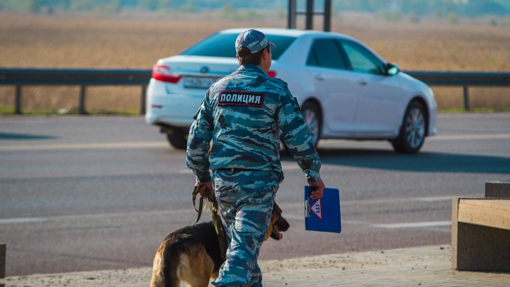 В Новочеркасске мужчина лишился телефона, помогая незнакомцу