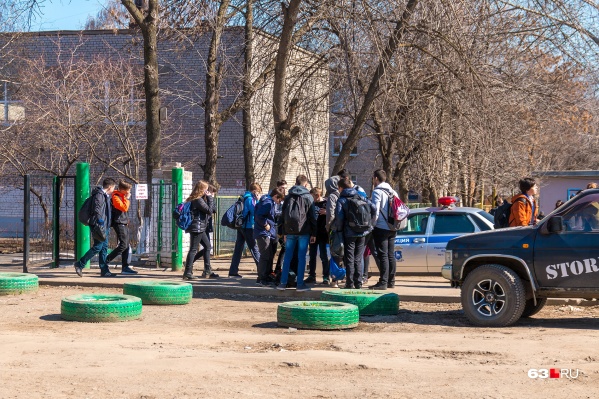 Разбираться в происшествии со школьниками будут полицейские Разбираться в происшествии со школьниками будут полицейские