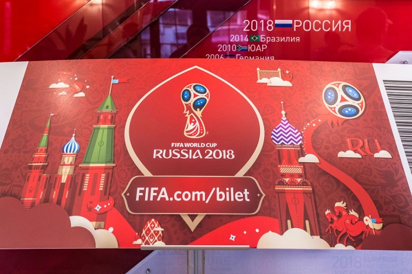 Желающие купить билеты на матчи ЧМ-2018 вынуждены стоять в очереди Желающие купить билеты на матчи ЧМ-2018 вынуждены стоять в очереди