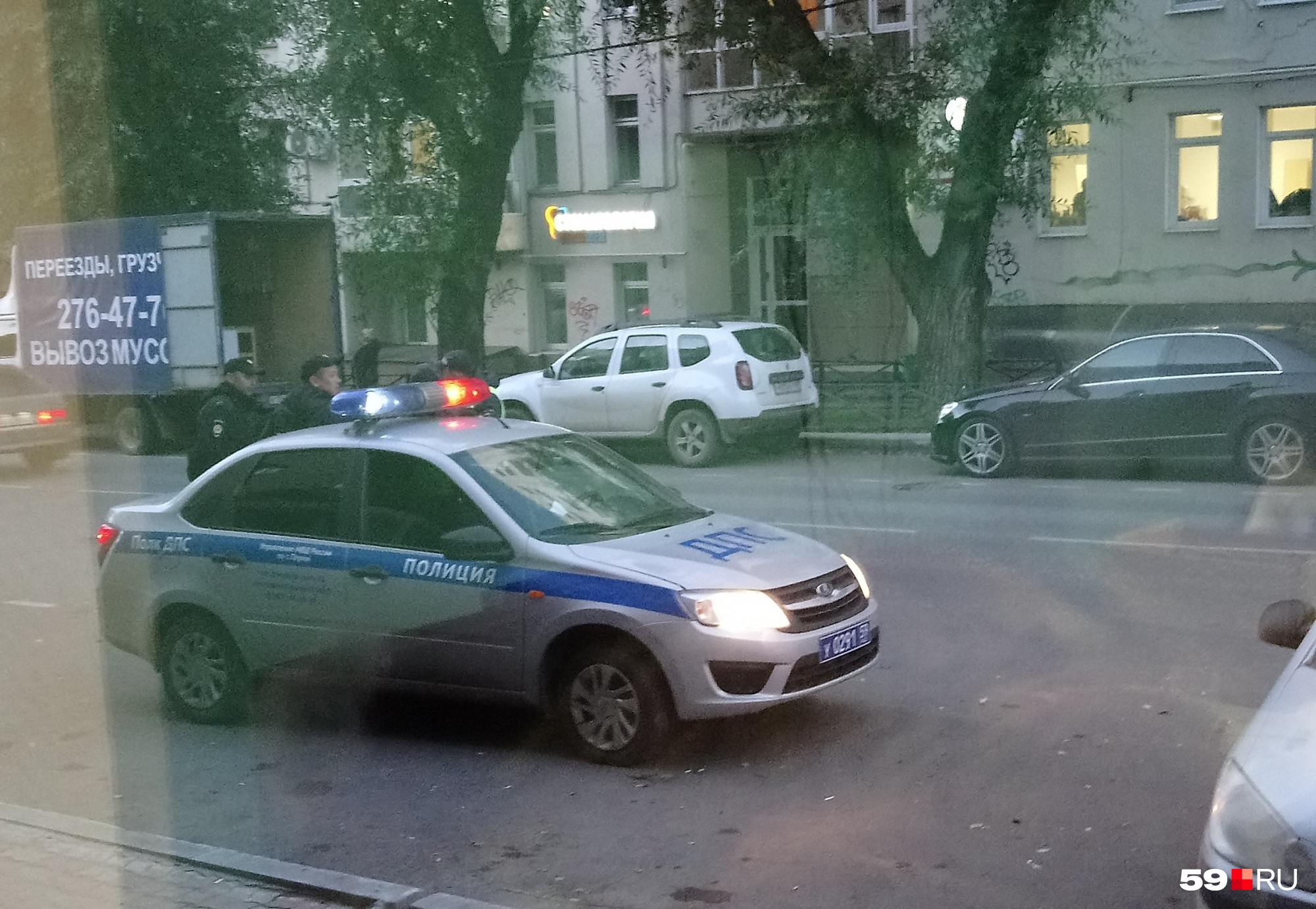 Машина ДПС у штаба пермских навальнистов