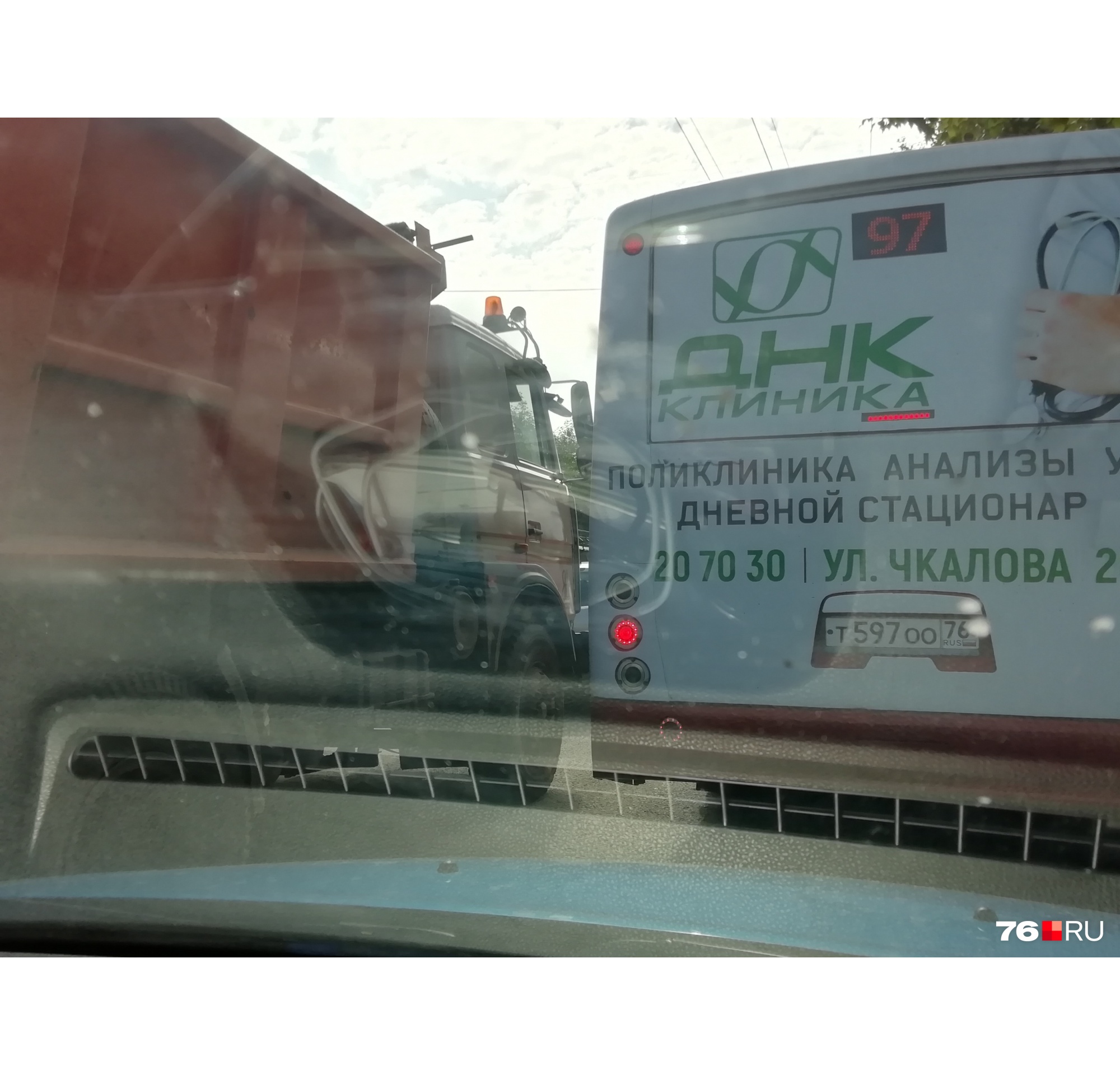 Люди опаздывают на работу Люди опаздывают на работу