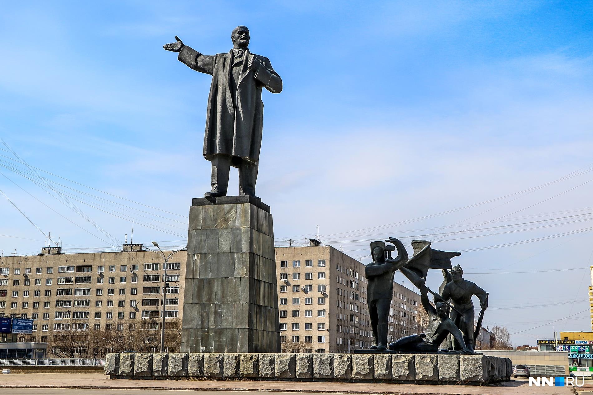 Знаменитый памятник В.И. Ленину на одноименной площади — место митингов в Нижнем Новгороде Знаменитый памятник В.И. Ленину на одноименной площади — место митингов в Нижнем Новгороде