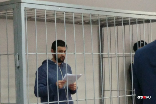 На протяжении всего судебного заседания экс-чиновник находился за решёткой На протяжении всего судебного заседания экс-чиновник находился за решёткой