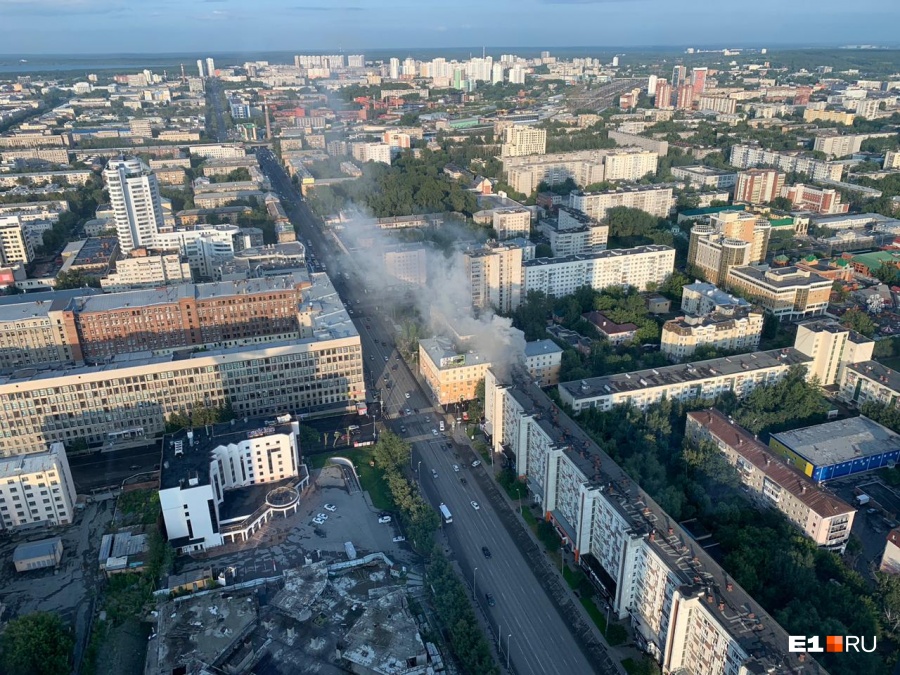 Около екатеринбурга. Что горит на Высоцкого.