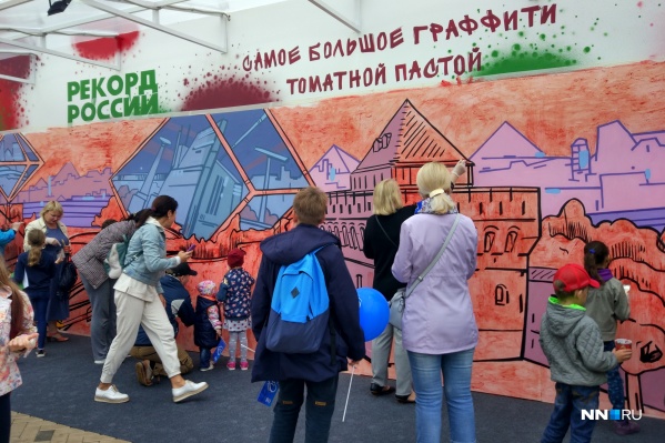 На холсте нижегородцев Кремль На холсте нижегородцев Кремль