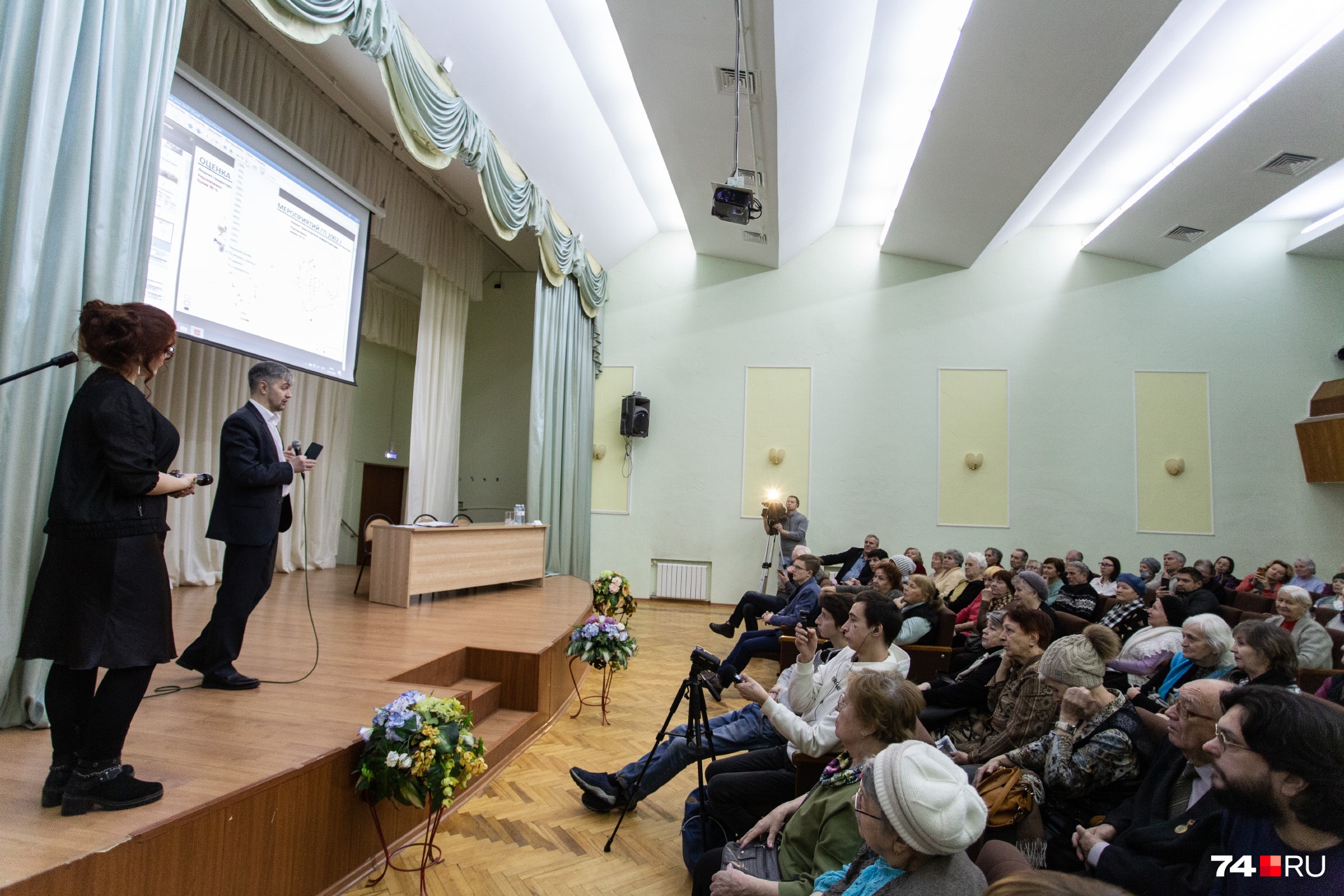 Увидеть корректировки такого важного для города документа удалось только бабушкам и дедушкам. Но, судя по реакции зала, вникнуть в некоторые тонкости оказалось слишком сложно Увидеть корректировки такого важного для города документа удалось только бабушкам и дедушкам. Но, судя по реакции зала, вникнуть в некоторые тонкости оказалось слишком сложно