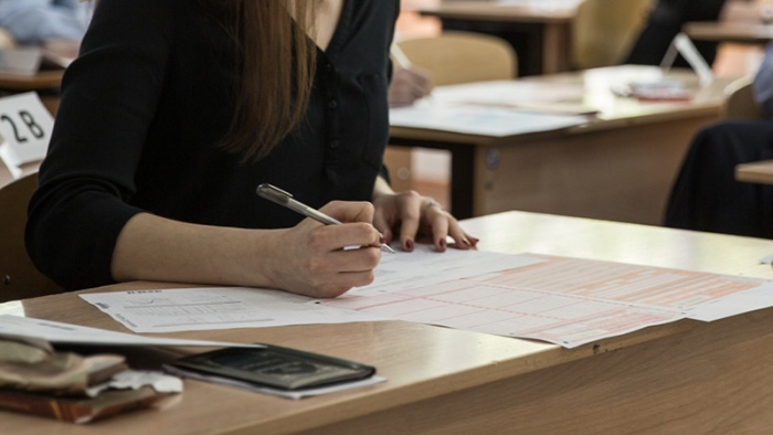 Вчера выпускница получила заслуженную медаль Вчера выпускница получила заслуженную медаль