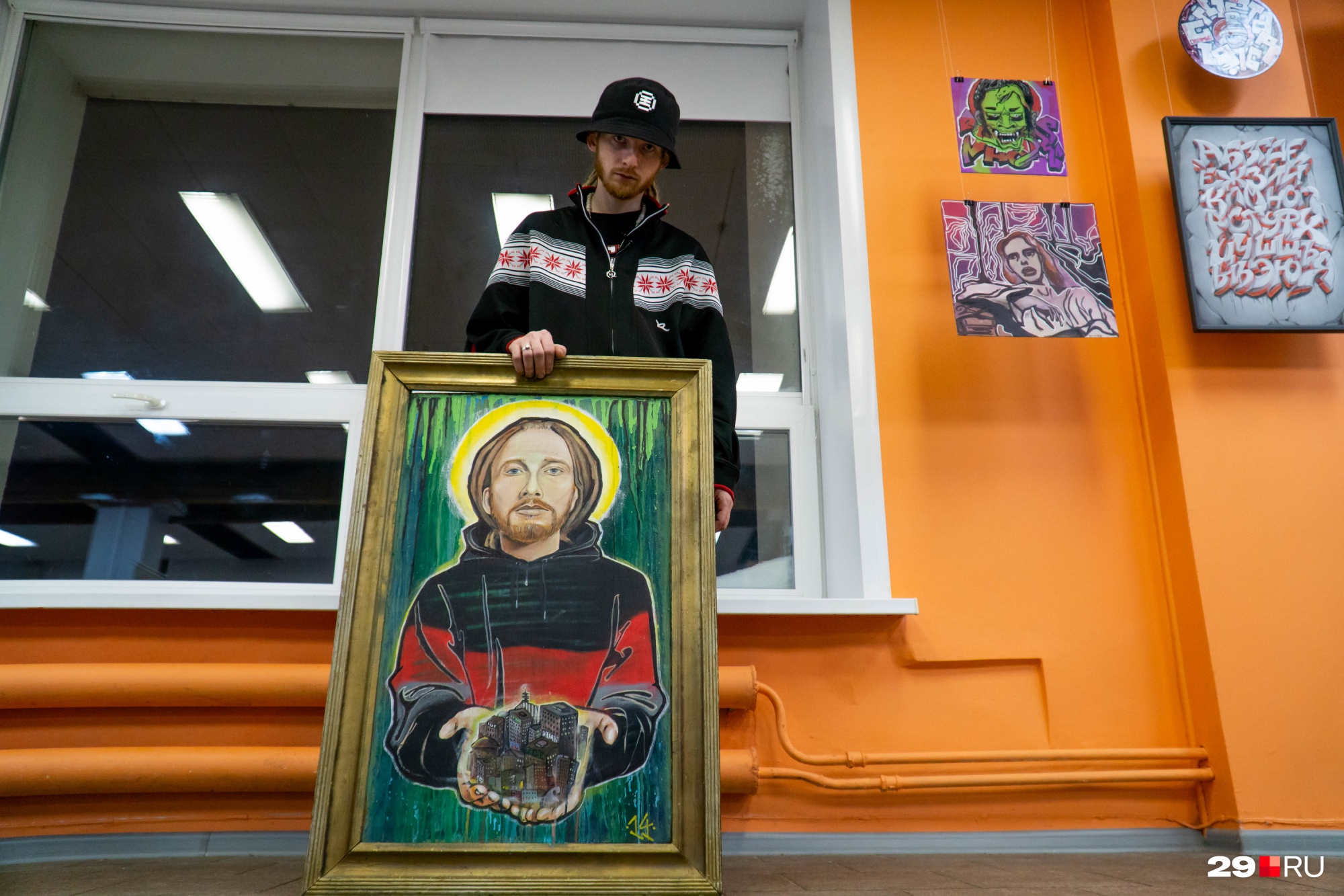 Помимо рисования на стенах, Андрей Кипрей занимается и другим творчеством — например, к одной из выставок он создал портреты своих близких. На фото — автопортрет из той серии Помимо рисования на стенах, Андрей Кипрей занимается и другим творчеством — например, к одной из выставок он создал портреты своих близких. На фото — автопортрет из той серии