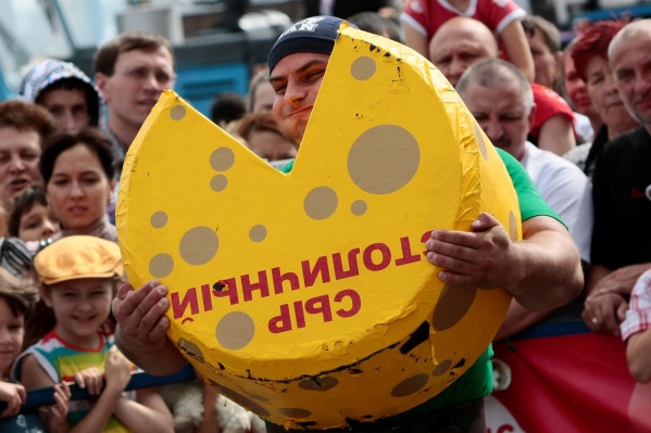 Санкции на сыры, рыбу и другие продукты действуют с 2014 года Санкции на сыры, рыбу и другие продукты действуют с 2014 года