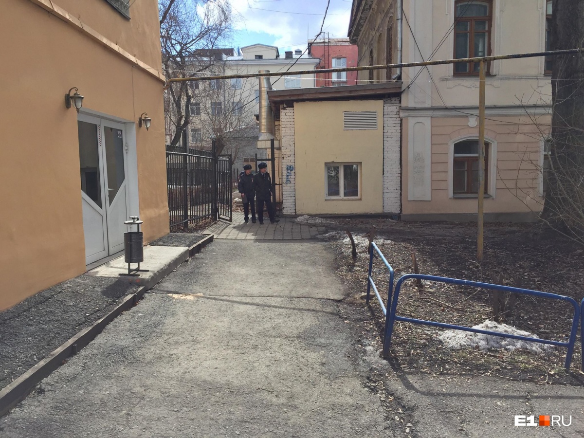 Двое с арматурой ждали во дворе: онлайн-репортаж о нападении на главреда «Областной газеты»