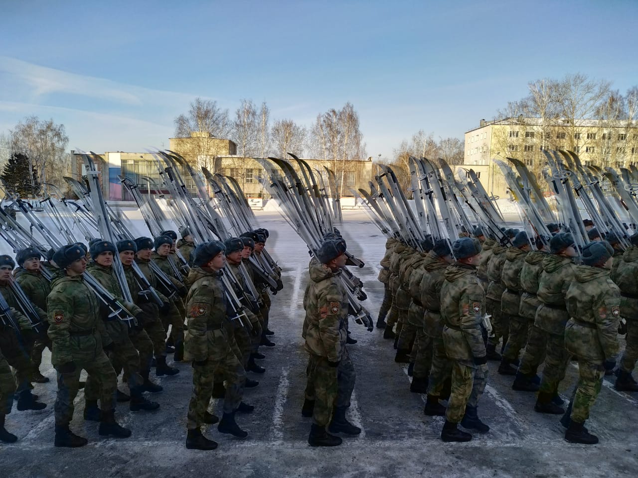 Курсанты решили пробежать пять километров, чтобы поддержать выступление российской сборной на Универсиаде Курсанты решили пробежать пять километров, чтобы поддержать выступление российской сборной на Универсиаде