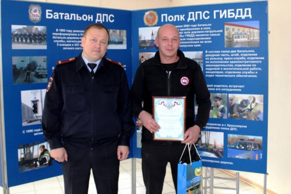 Александра Кузнецова наградили памятными подарками Александра Кузнецова наградили памятными подарками