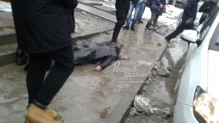 В Ростове возле «Шайбы» умер мужчина
