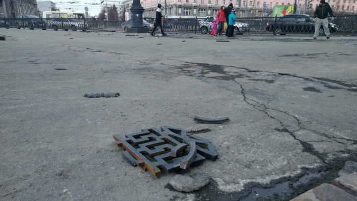 «Подумаем, что можно сделать»: забор в центре Челябинска, разбитый BMW, озадачил мэра