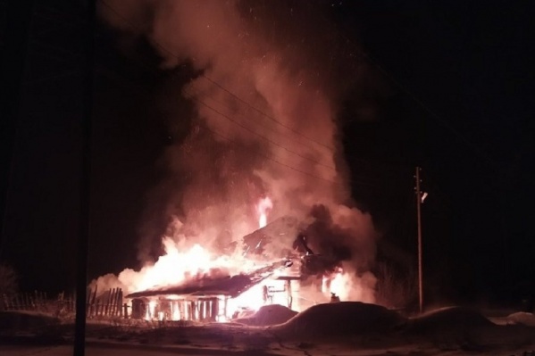 Пожар начался ночью Пожар начался ночью