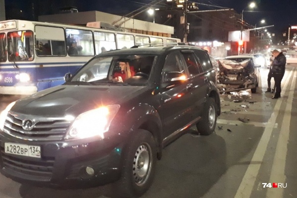Удар получился впечатляющим: женщине на Skoda потребовалась медпомощь Удар получился впечатляющим: женщине на Skoda потребовалась медпомощь