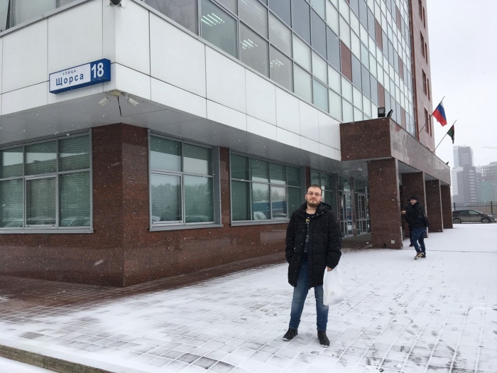 В эти минуты он находится на допросе у следователя в здании областного СКР В эти минуты он находится на допросе у следователя в здании областного СКР