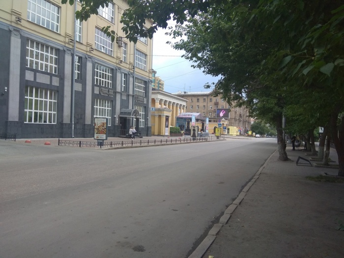 Сейчас на улице Ленина идёт подготовка к празднику Сейчас на улице Ленина идёт подготовка к празднику