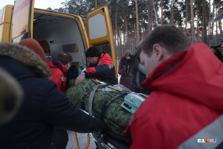 Девушку привезли в Екатеринбург бортом медицины катастроф Девушку привезли в Екатеринбург бортом медицины катастроф