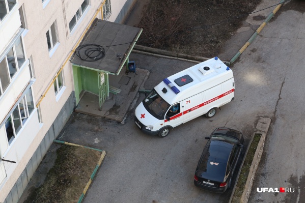Несмотря на полученные побои, водитель скорой доставил женщину в больницу Несмотря на полученные побои, водитель скорой доставил женщину в больницу