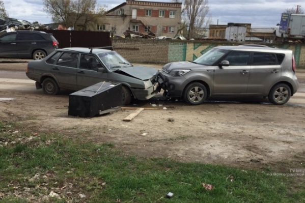 Иномарка выехала на встречку Иномарка выехала на встречку