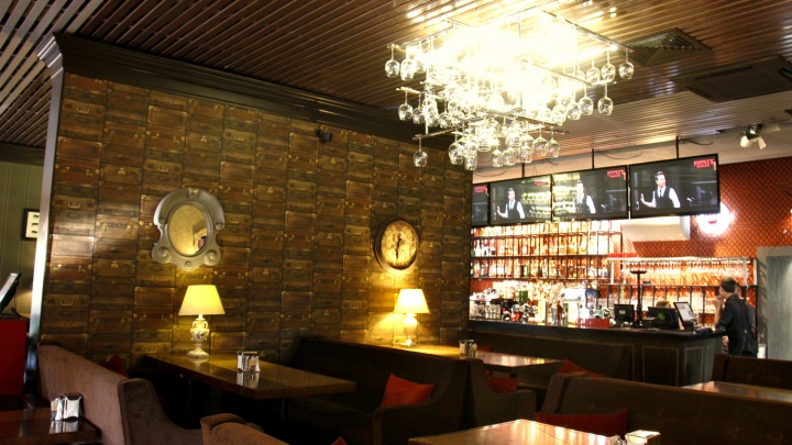 На месте популярного бара на Красном проспекте откроется ресторан «в лондонском стиле»