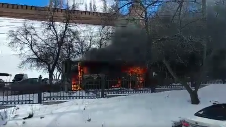 Маршрутка с пассажирами загорелась в центре Нижнего Новгорода