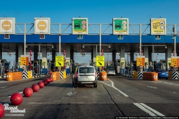 Нечестные водители пытаются проехать через гейт перед владельцами транспондеров Нечестные водители пытаются проехать через гейт перед владельцами транспондеров