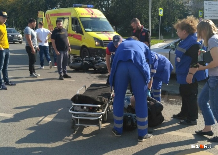 Мотоциклиста увезли в больницу с травмами Мотоциклиста увезли в больницу с травмами