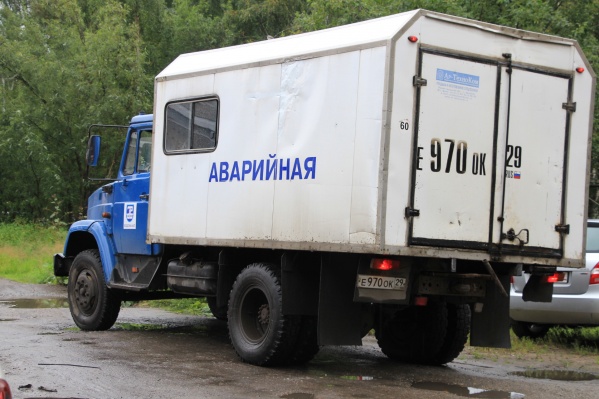 Сейчас на месте аварии работают сотрудники «Водоканала» Сейчас на месте аварии работают сотрудники «Водоканала»