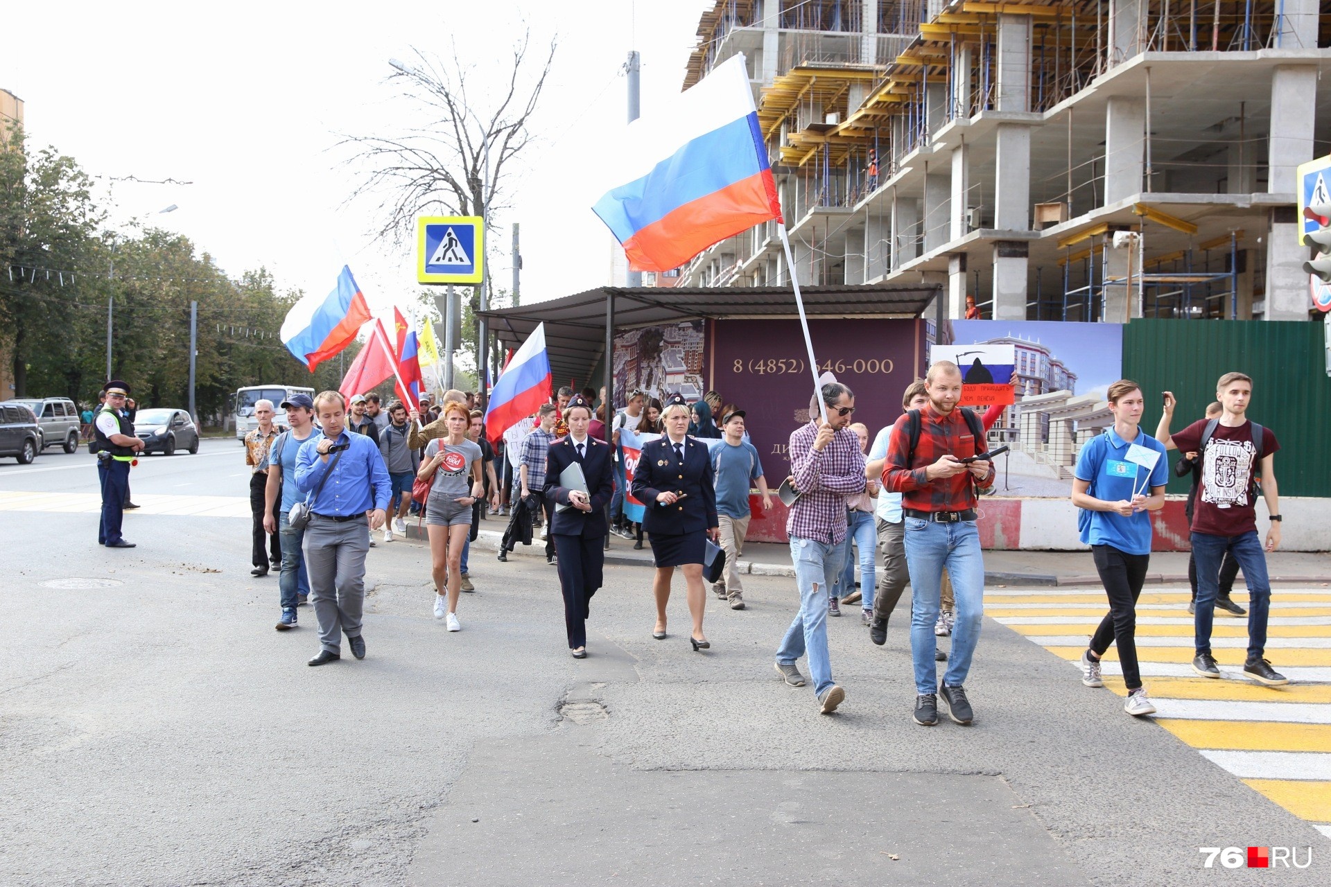 Полиция среди толпы Полиция среди толпы