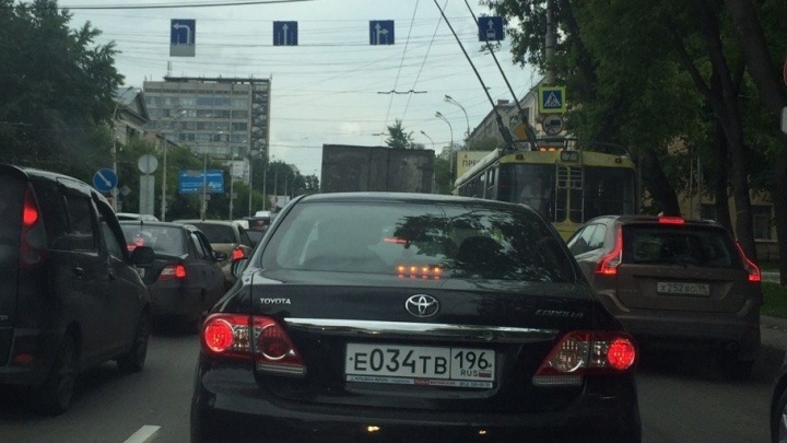 В Екатеринбурге решили отключить камеры фиксации нарушений на выделенках