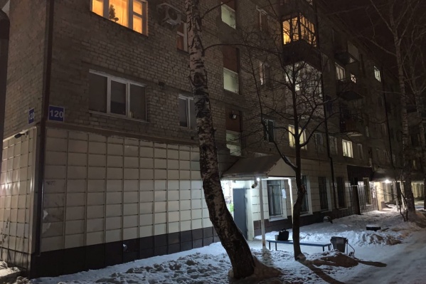 Трагедия произошла в ночь с 18 на 19 декабря в пятиэтажке на Ремезова Трагедия произошла в ночь с 18 на 19 декабря в пятиэтажке на Ремезова
