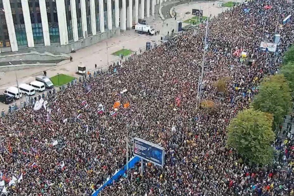 По официальным данным, на митинг пришли не больше 20 тысяч человек По официальным данным, на митинг пришли не больше 20 тысяч человек