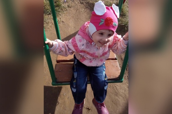 Лере 4 года. И уже почти год она живёт с приёмной мамой Лере 4 года. И уже почти год она живёт с приёмной мамой