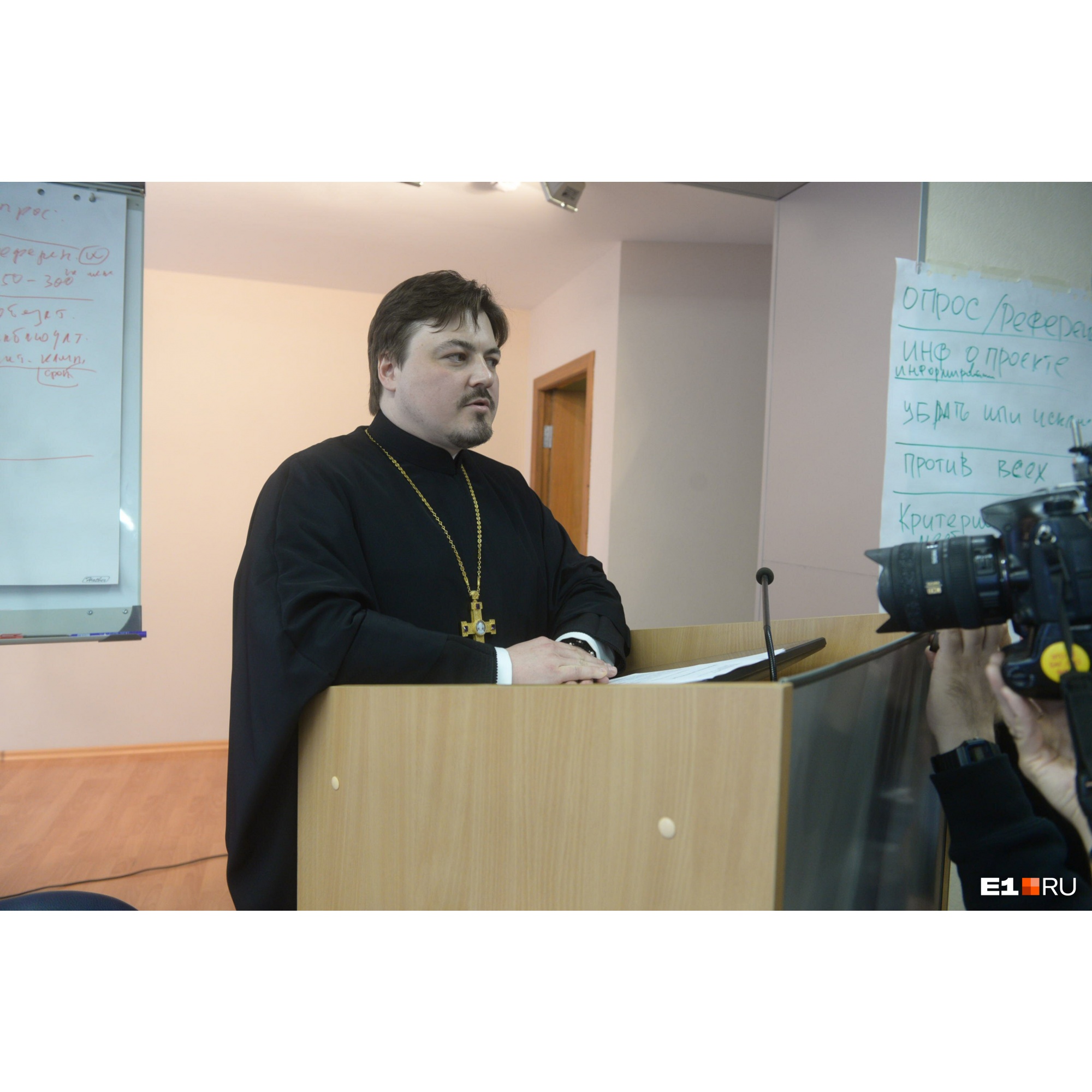 Отец Вениамин зачитывал обращение к Высокинскому Отец Вениамин зачитывал обращение к Высокинскому