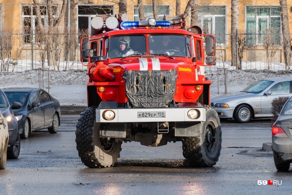 Приехавшие на вызов пожарные предположили, что короткое замыкание произошло из-за оставленного без присмотра обогревателя Приехавшие на вызов пожарные предположили, что короткое замыкание произошло из-за оставленного без присмотра обогревателя