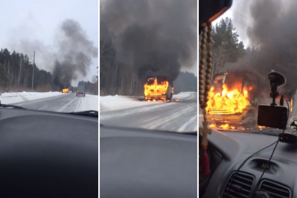 В автобусе загорелся двигатель В автобусе загорелся двигатель