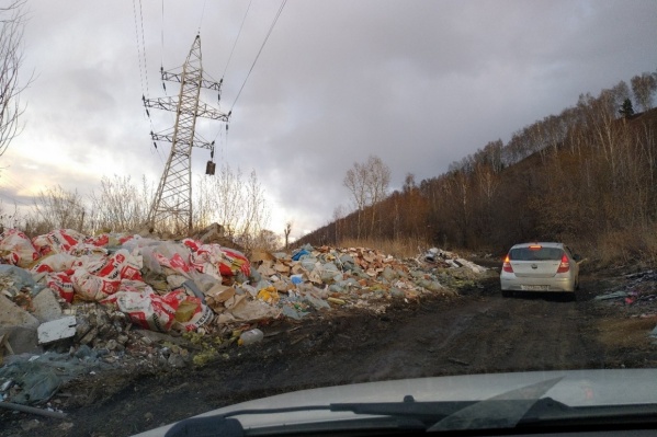 Стихийная свалка мусора Стихийная свалка мусора