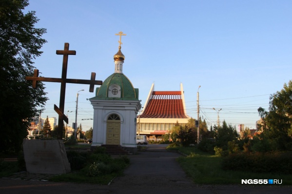 Именно на месте этого сквера Полежаев хочет построить очередной собор Именно на месте этого сквера Полежаев хочет построить очередной собор