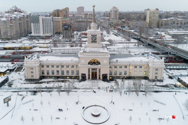 Поезд отстал на час от графика прибытия в Волгоград Поезд отстал на час от графика прибытия в Волгоград