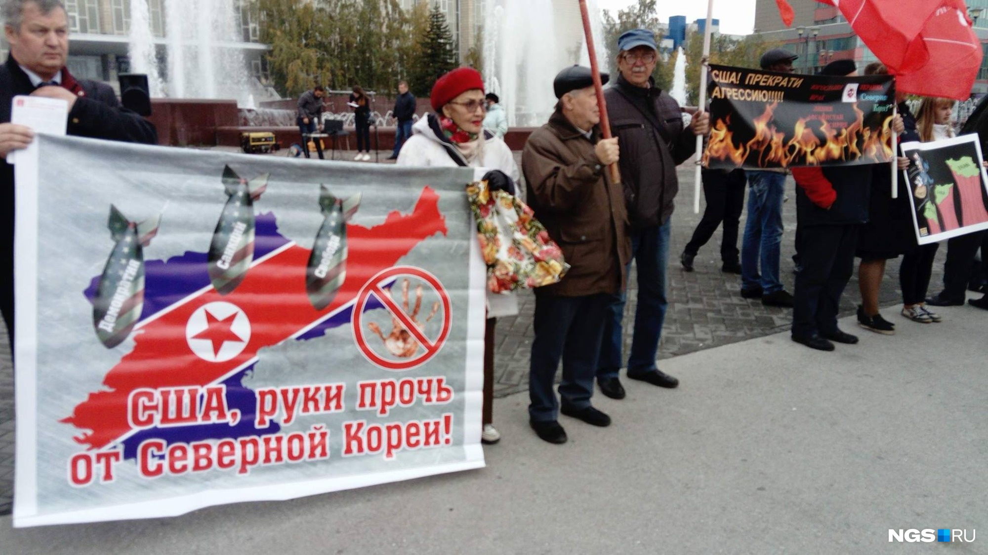 Митингуют у ГПНТБ около 50 человек. Фото Стаса Соколова Митингуют у ГПНТБ около 50 человек. Фото Стаса Соколова