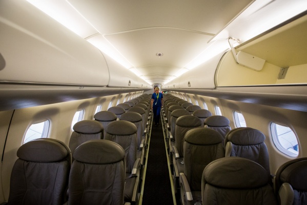 Салон Embraer 170-LR рассчитан на 78 пассажиров Салон Embraer 170-LR рассчитан на 78 пассажиров