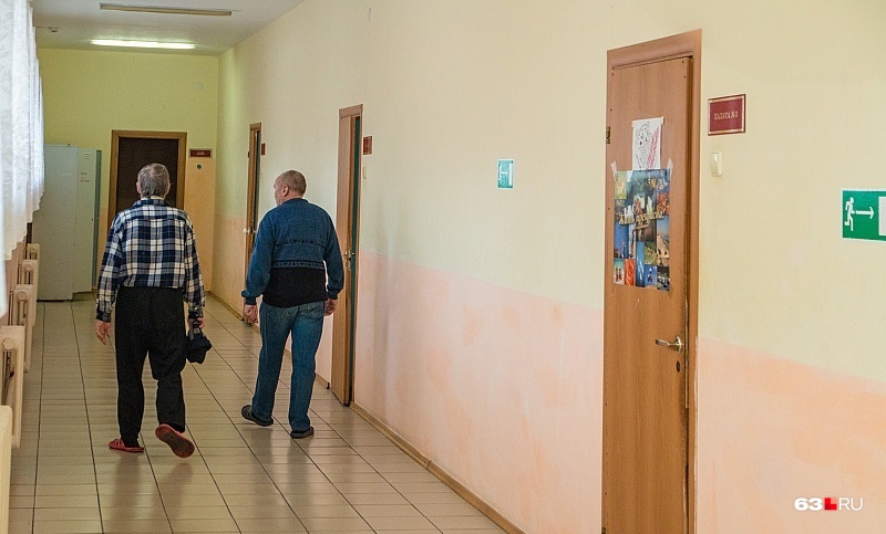 Хотел сделать «салют»: в Самарской области мужчина ранил родственника из обреза